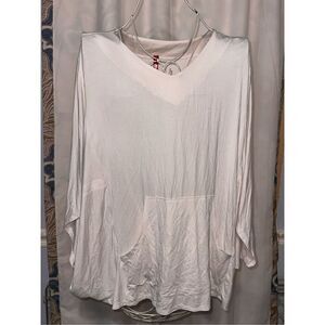 BEAUTIFUL IC Collection Triangle Tunic Top cream/white colored Sz Medium Blouse